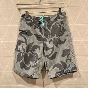 Patagonia Wavefarer Board Shorts Exotic Floral/Feather Grey 28 9”